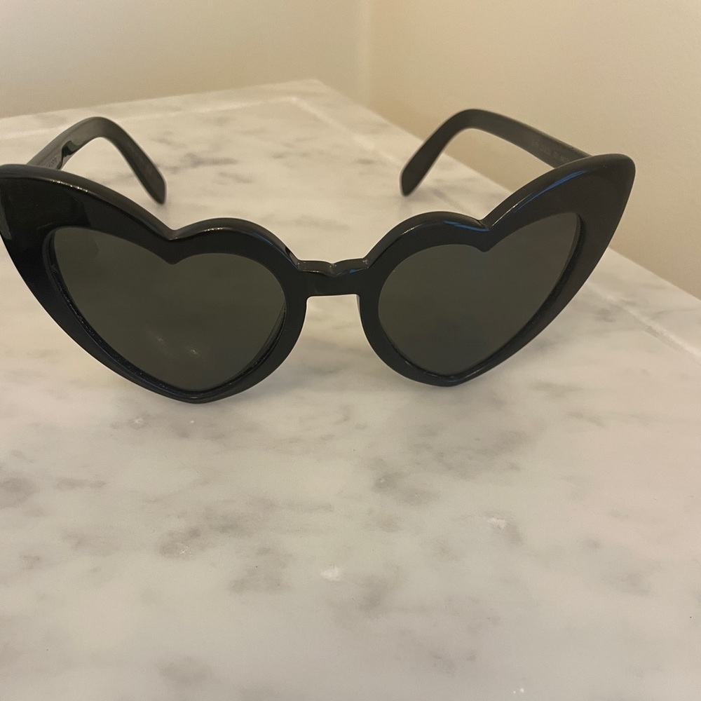 Saint Laurent Loulou 54mm Heart
Sunglasses
BLACK/ GREY, Size One Size